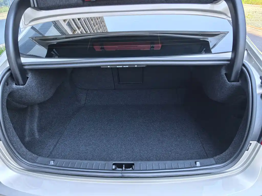 Volvo S60 2018 — фото 18