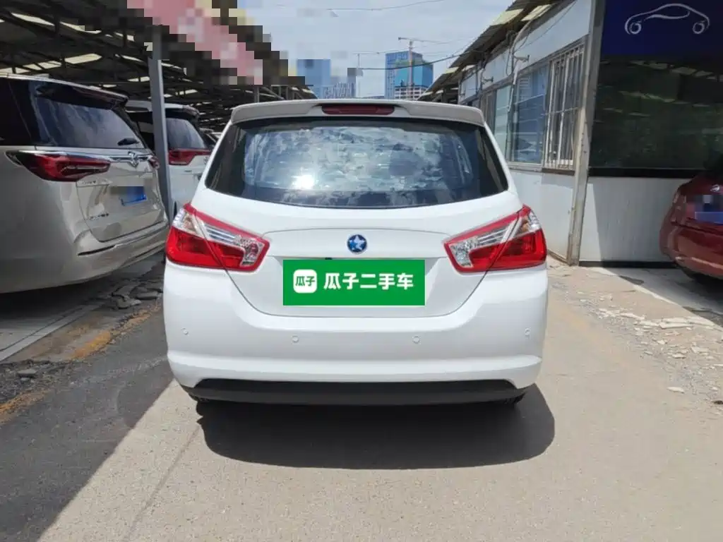 Venucia R50 2017