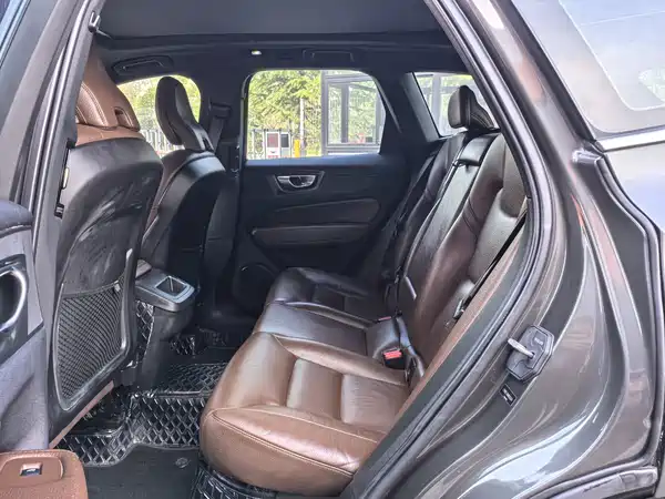 Volvo XC60 2022