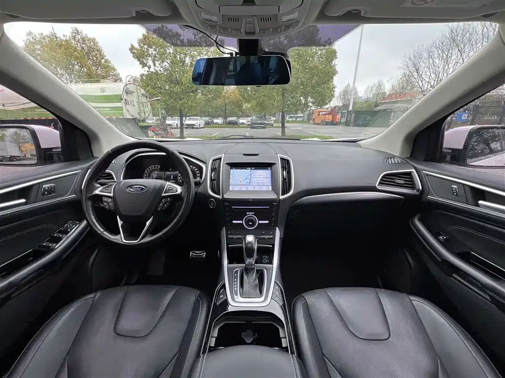 Ford Edge 2017 — фото 17