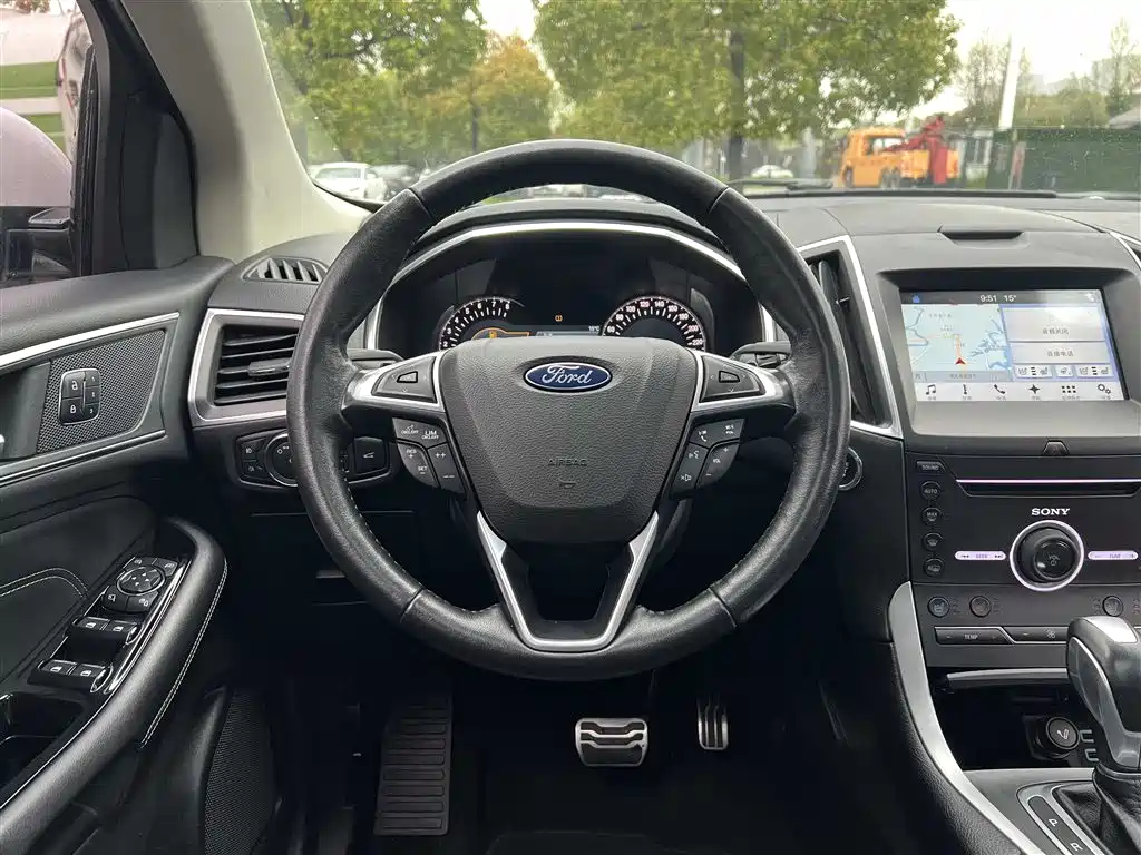 Ford Edge 2017 — фото 18