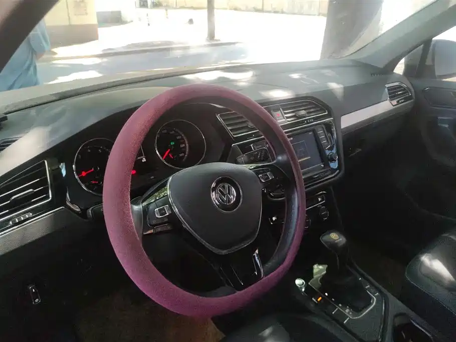Volkswagen Tiguan L 2018 — фото 12