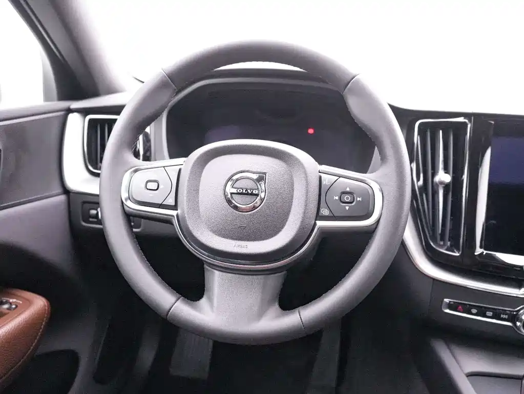 Volvo XC60 2021 — фото 21