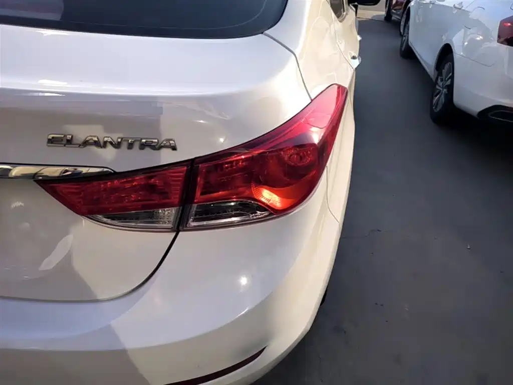 Hyundai Elantra Langdong 2015 — фото 24