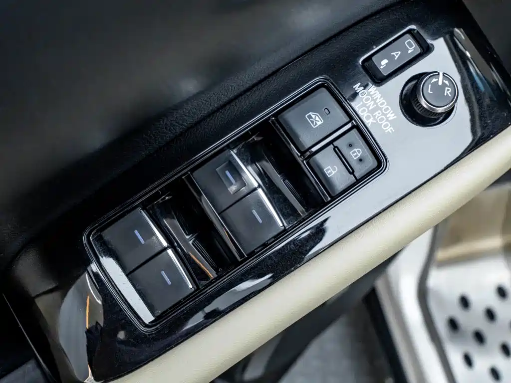 Toyota Vellfire 2021 — фото 22