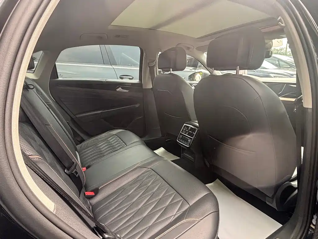 Volkswagen Passat 2019 — фото 15