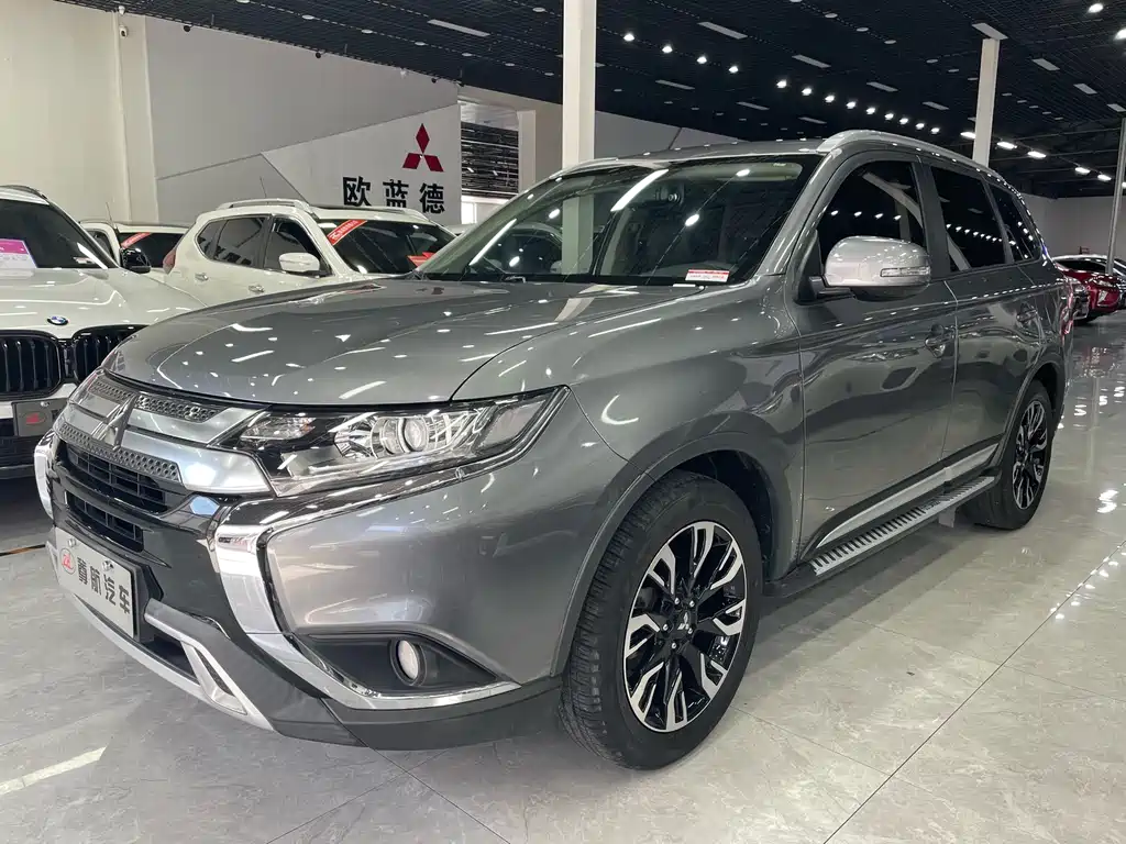 Mitsubishi Outlander 2019 — фото 3