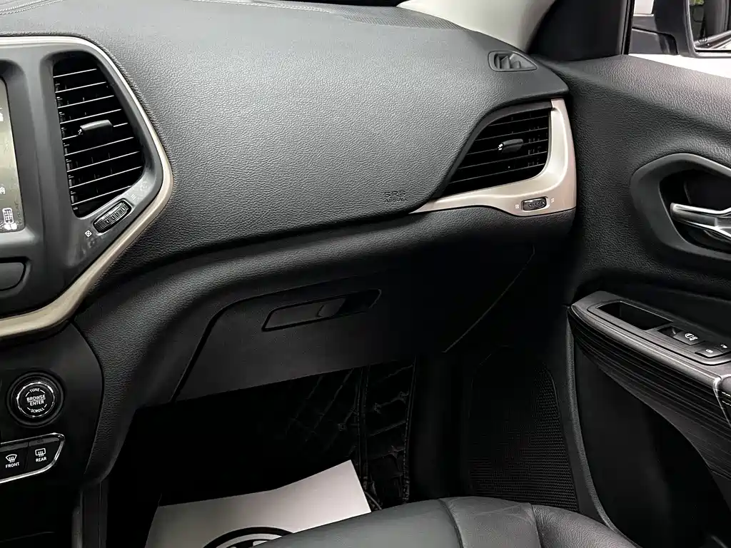 Jeep Cherokee 2018 — фото 22