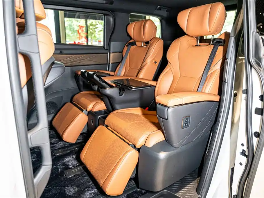 Toyota Vellfire 2024 — фото 12