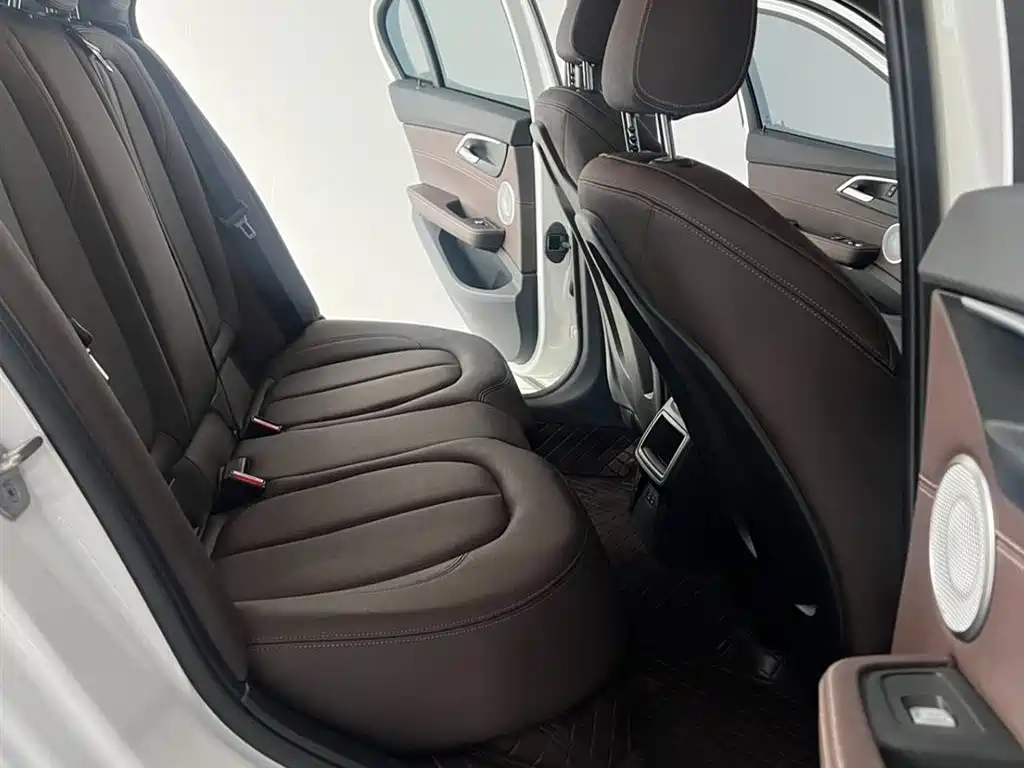 BMW 1 Series 2021 — фото 10
