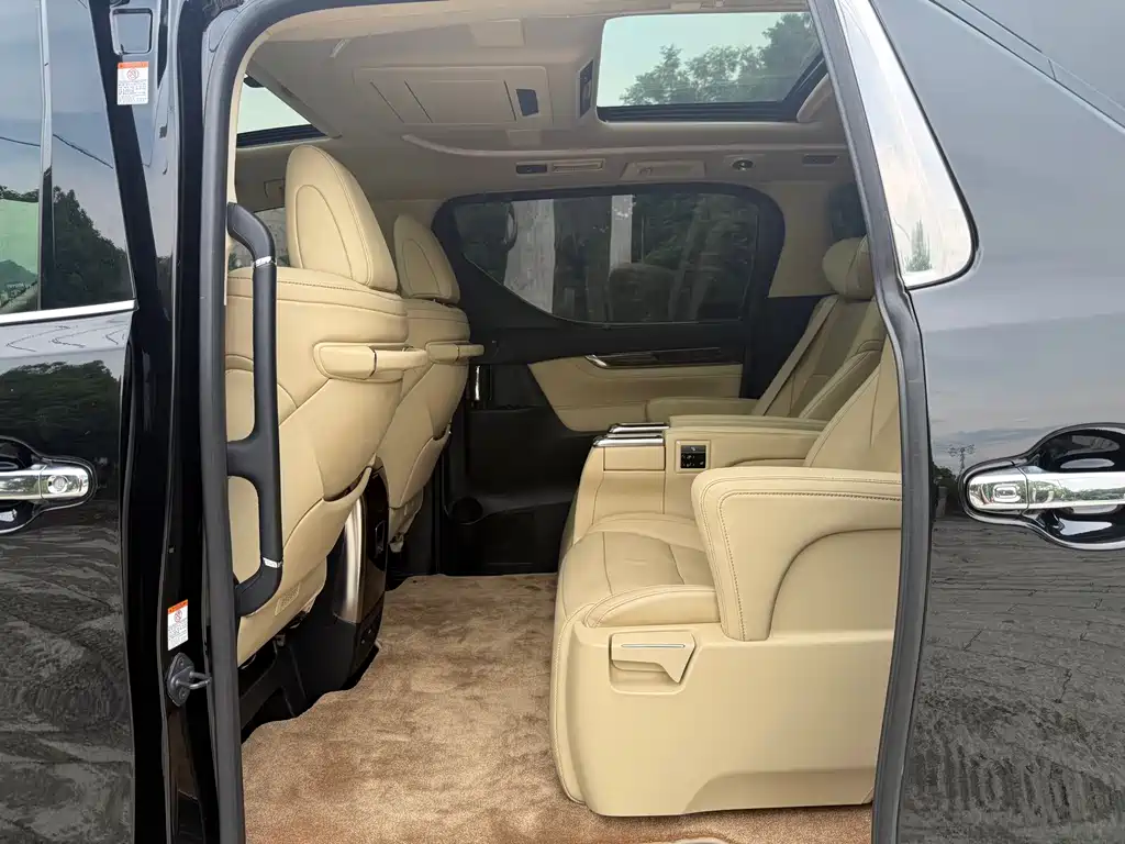 Toyota Alphard 2018 — фото 10