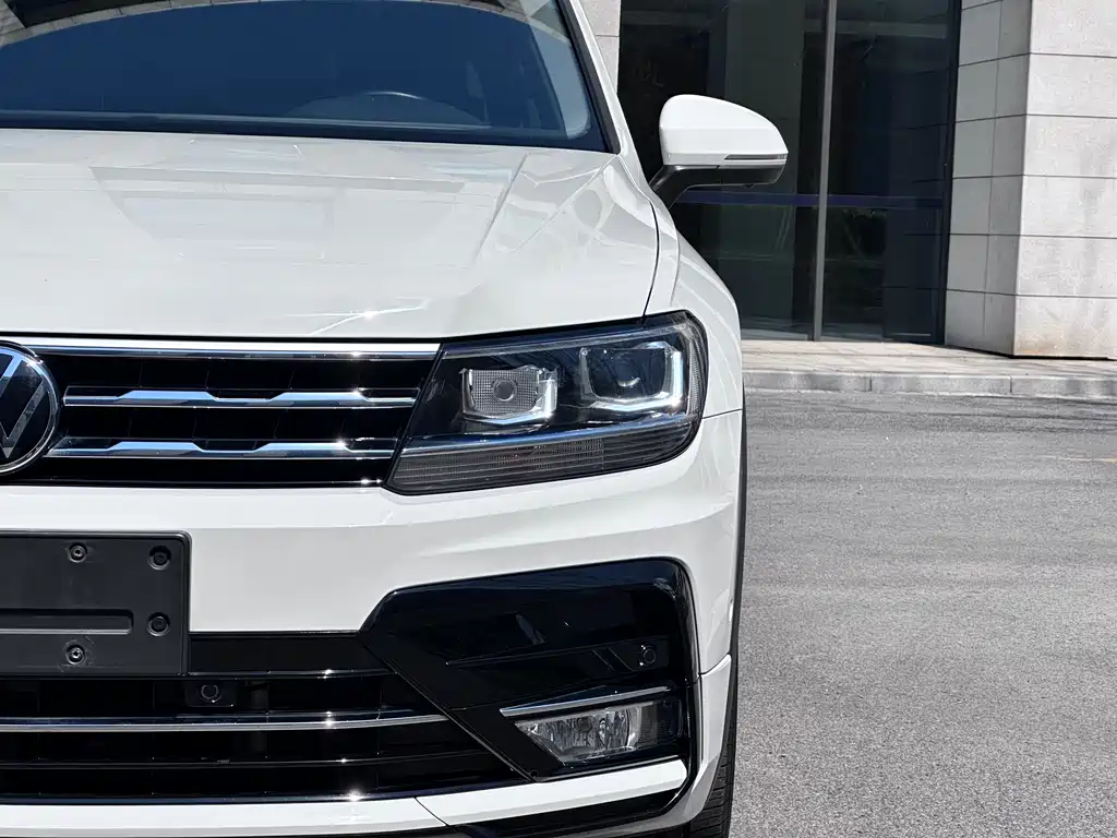 Volkswagen Tiguan L 2021 — фото 9