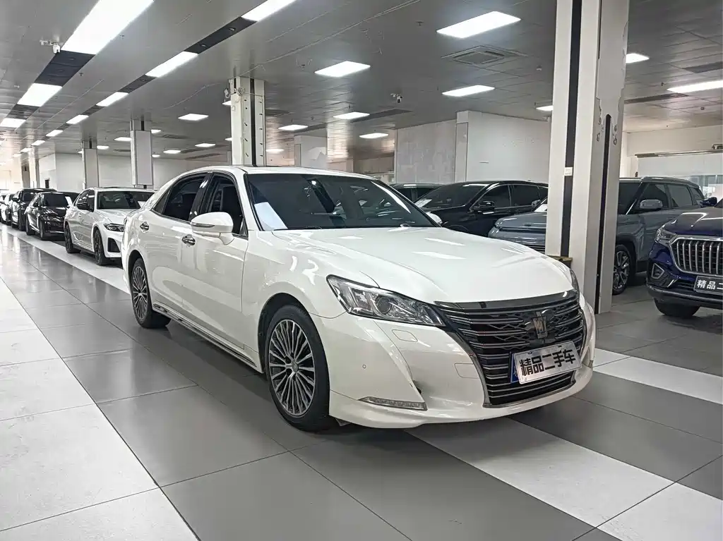 Toyota Crown 2018 — фото 3