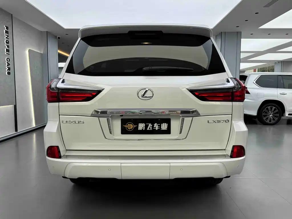 Lexus LX 2017 — фото 20