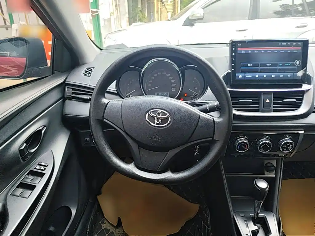 Toyota Yaris L 2020 — фото 11