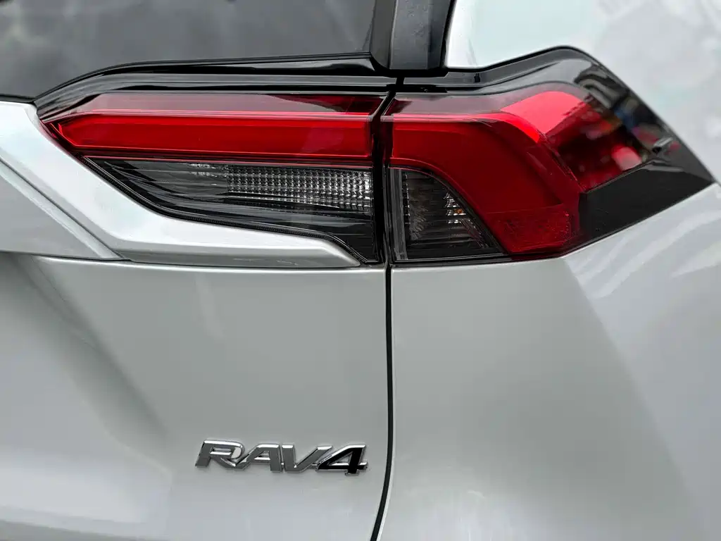 Toyota RAV4 2022 — фото 21