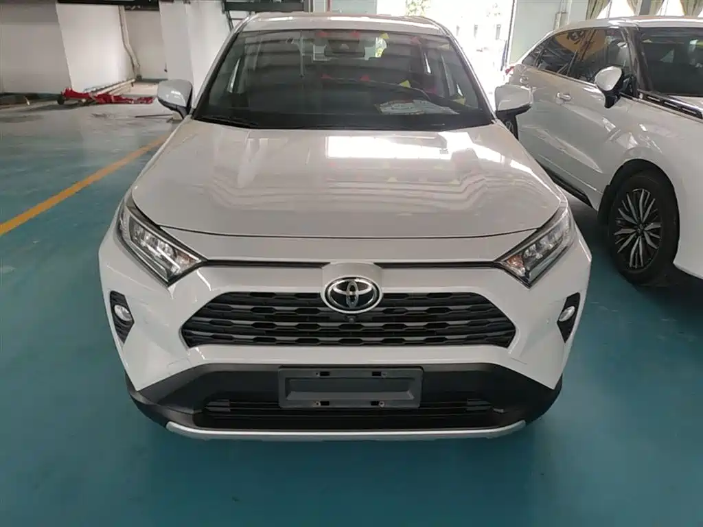 Toyota RAV4 2020 — фото 3