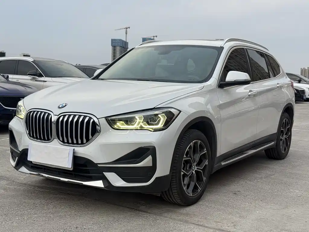 BMW X1 2022 — фото 1