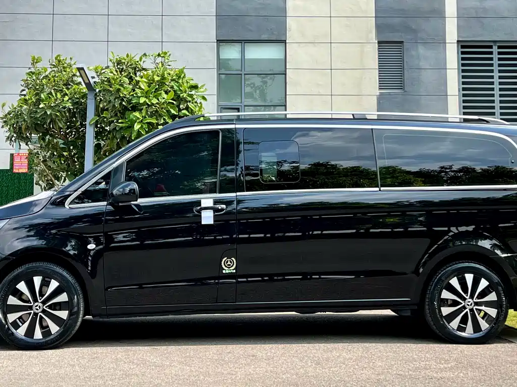 Mercedes-Benz Vito 2023 — фото 4