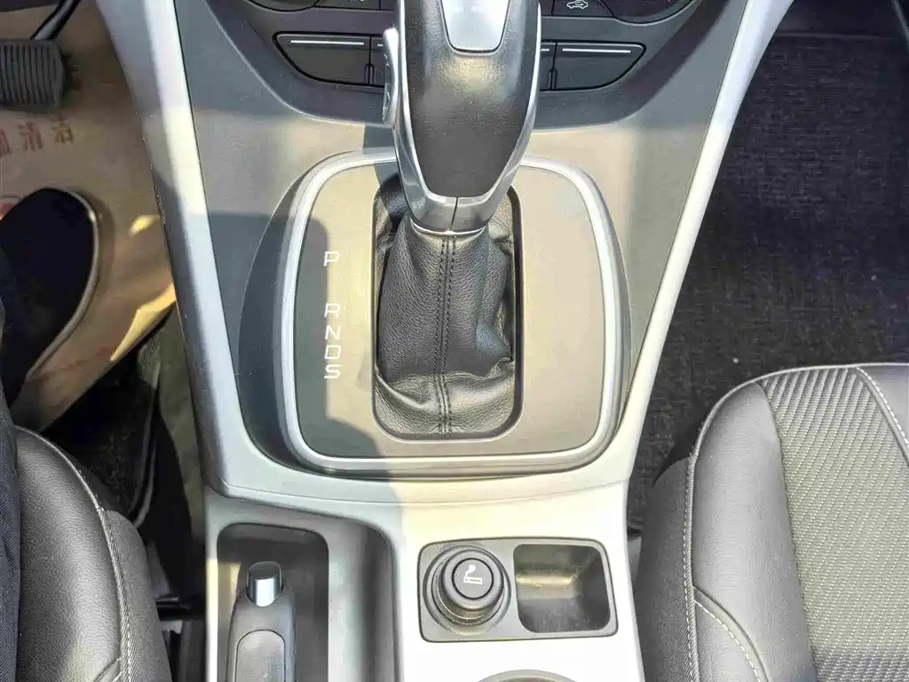 Ford Kuga 2015 — фото 17