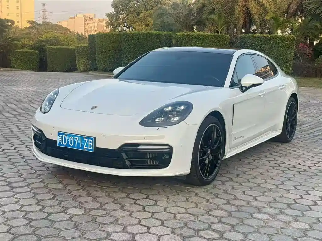 Porsche Panamera 2020 — фото 1
