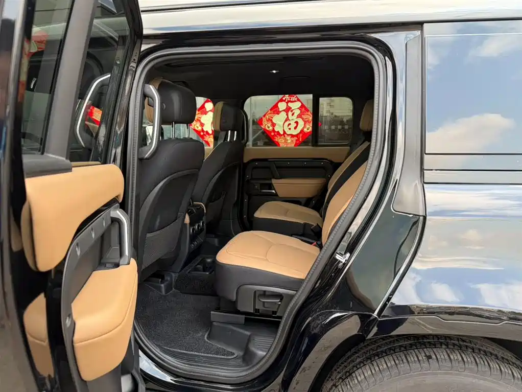 Land Rover Defender 2025 — фото 11