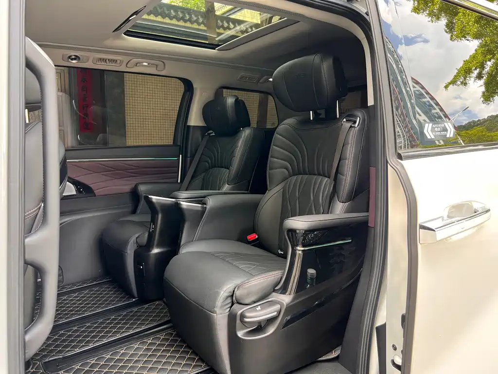 GAC Motor Trumpchi M8 2023 — фото 11