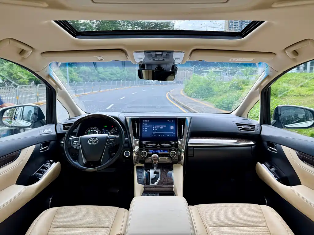 Toyota Alphard 2021 — фото 8