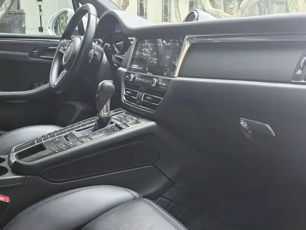 Porsche Macan 2021