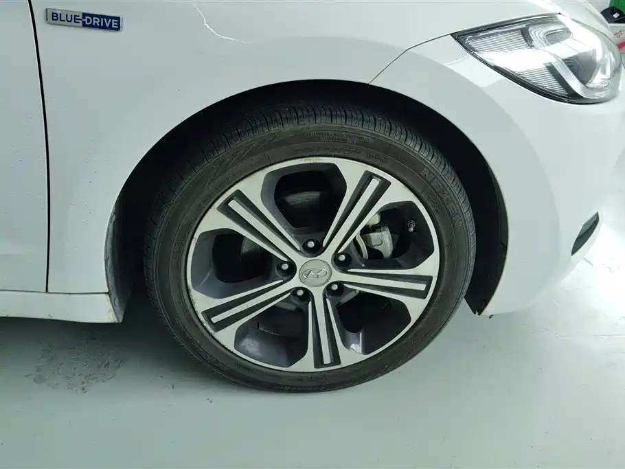 Hyundai Elantra 2016