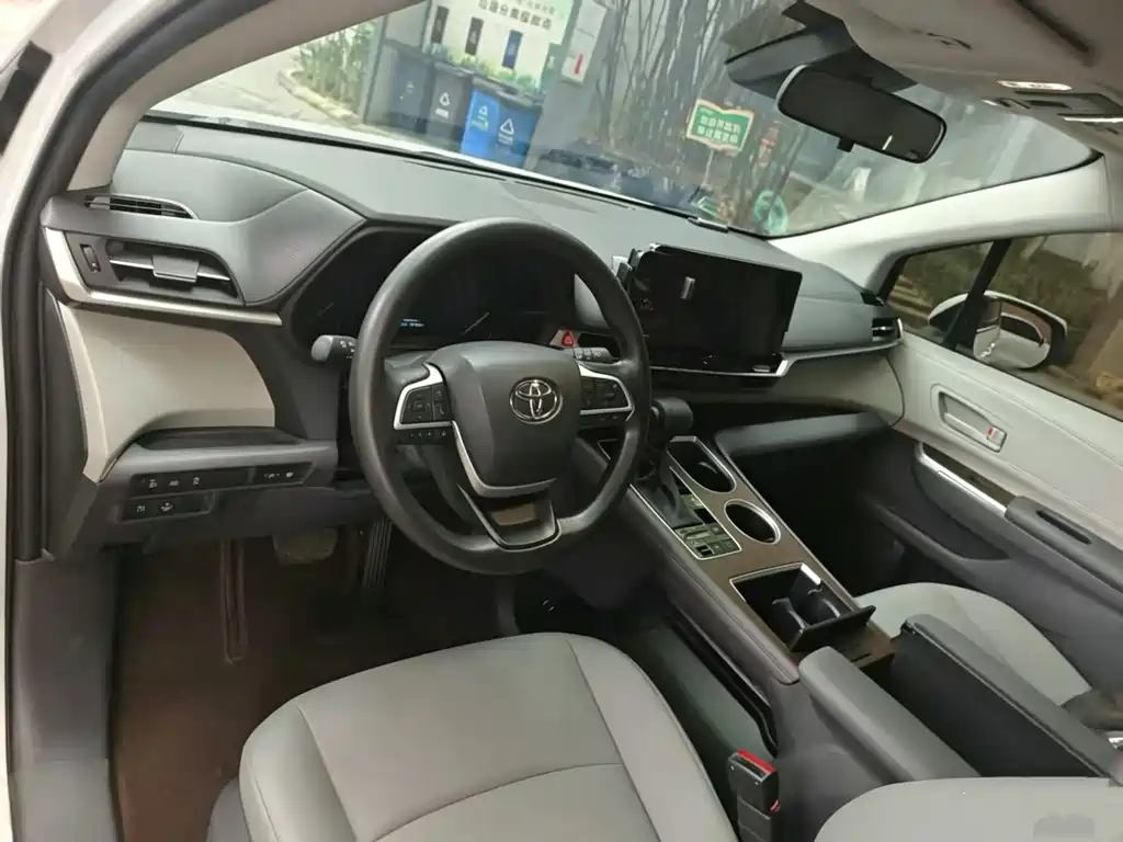 Toyota Sienna 2026