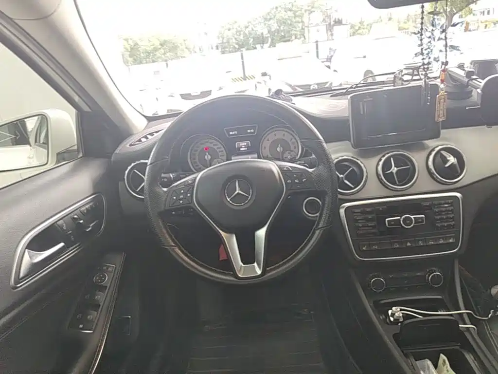 Mercedes-Benz GLA 2016 — фото 11