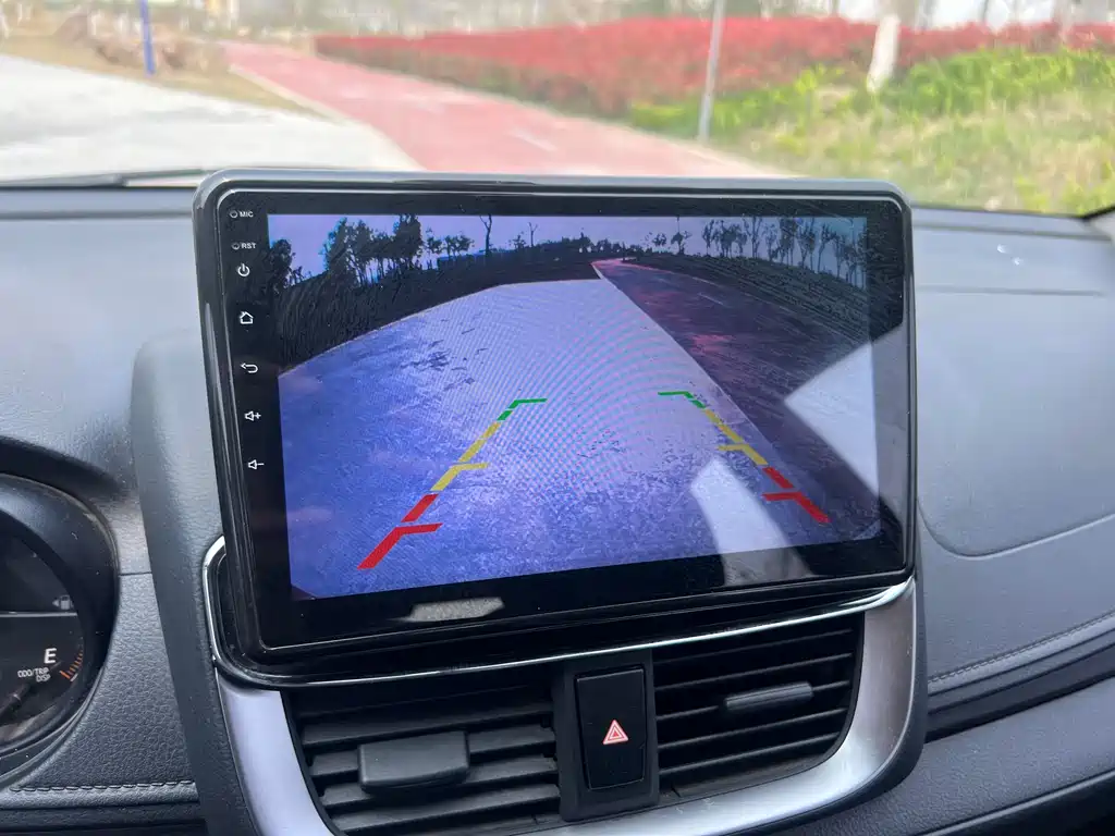 Toyota Yaris L 2019 — фото 15