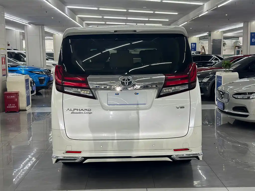 Toyota Alphard 2017 — фото 10