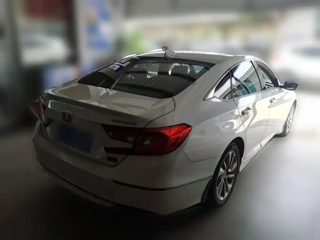 Honda Accord 2018 — фото 12