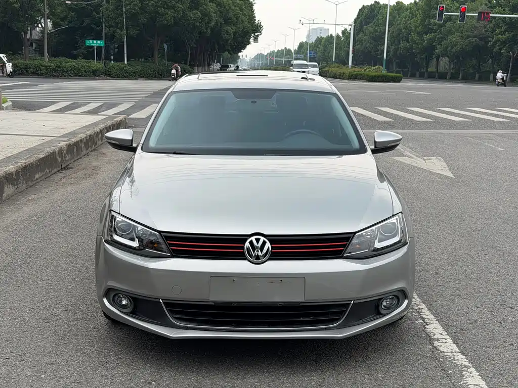 Volkswagen Sagitar 2012