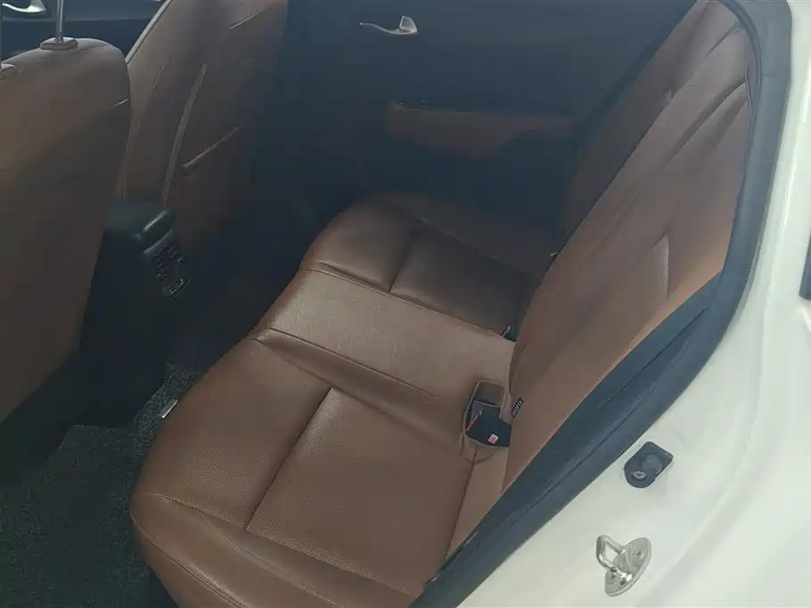 Kia KX Cross 2018 — фото 11