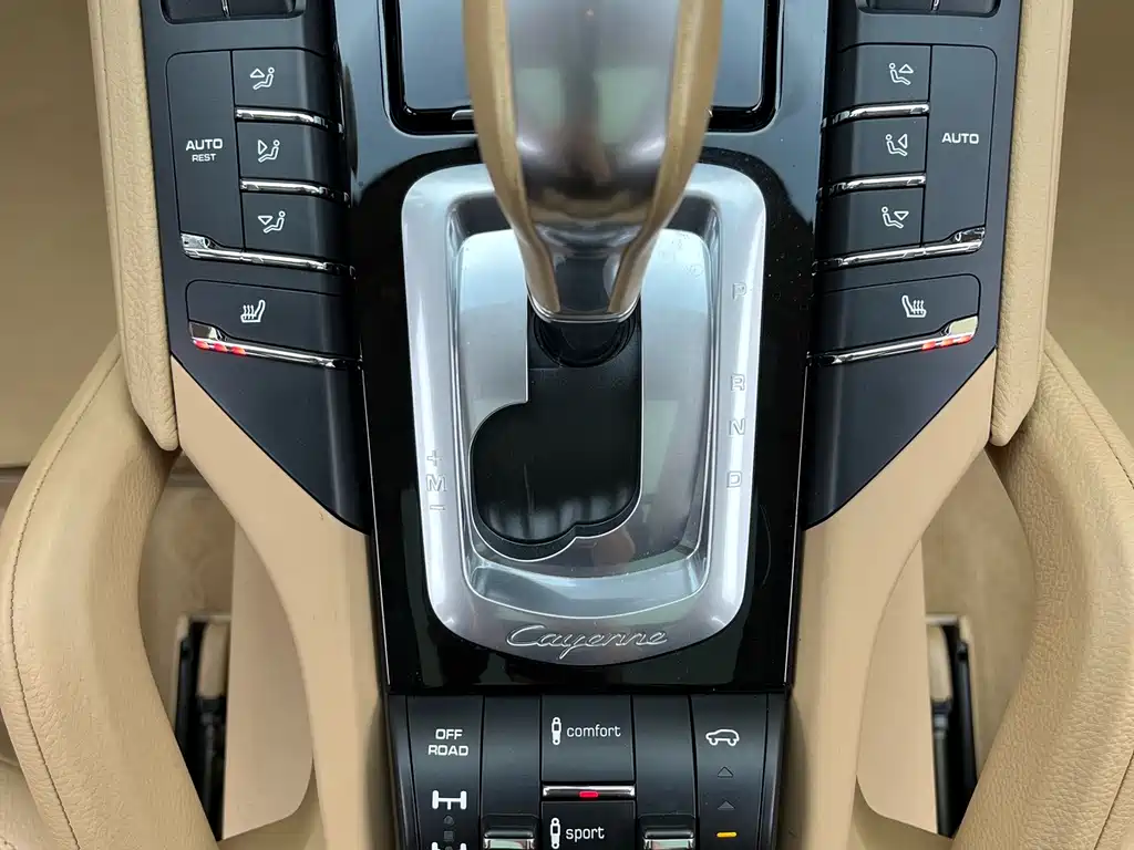 Porsche Cayenne 2016 — фото 12