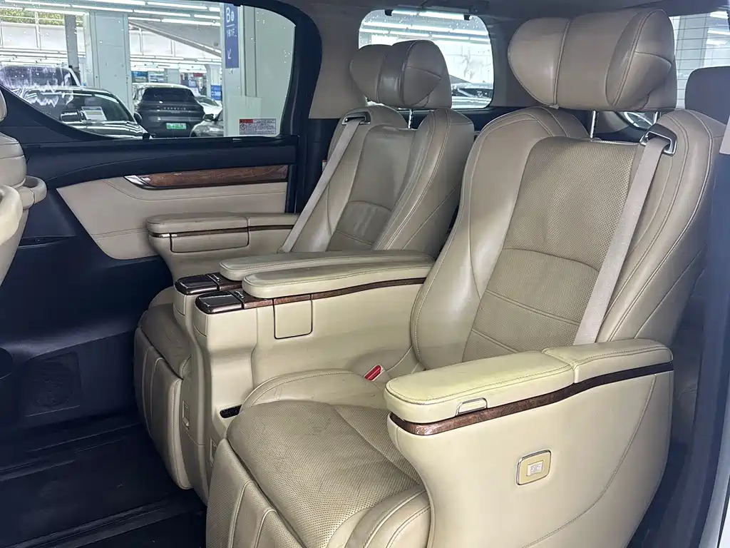 Toyota Alphard 2017 — фото 5