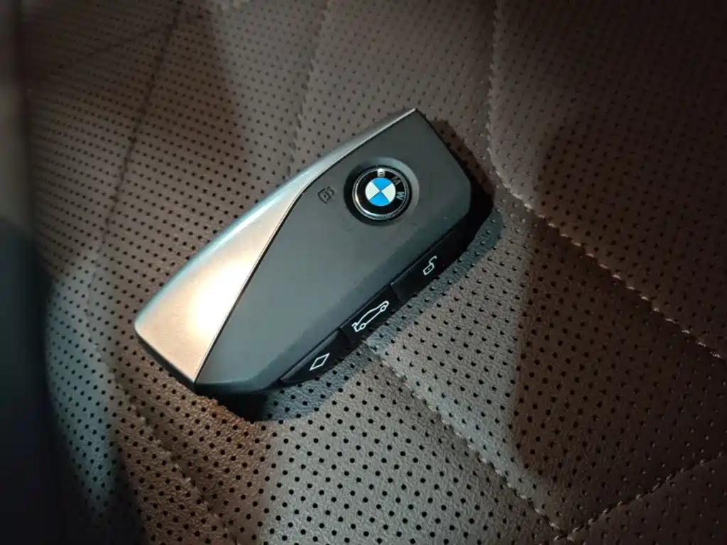 BMW iX1 2025 — фото 9