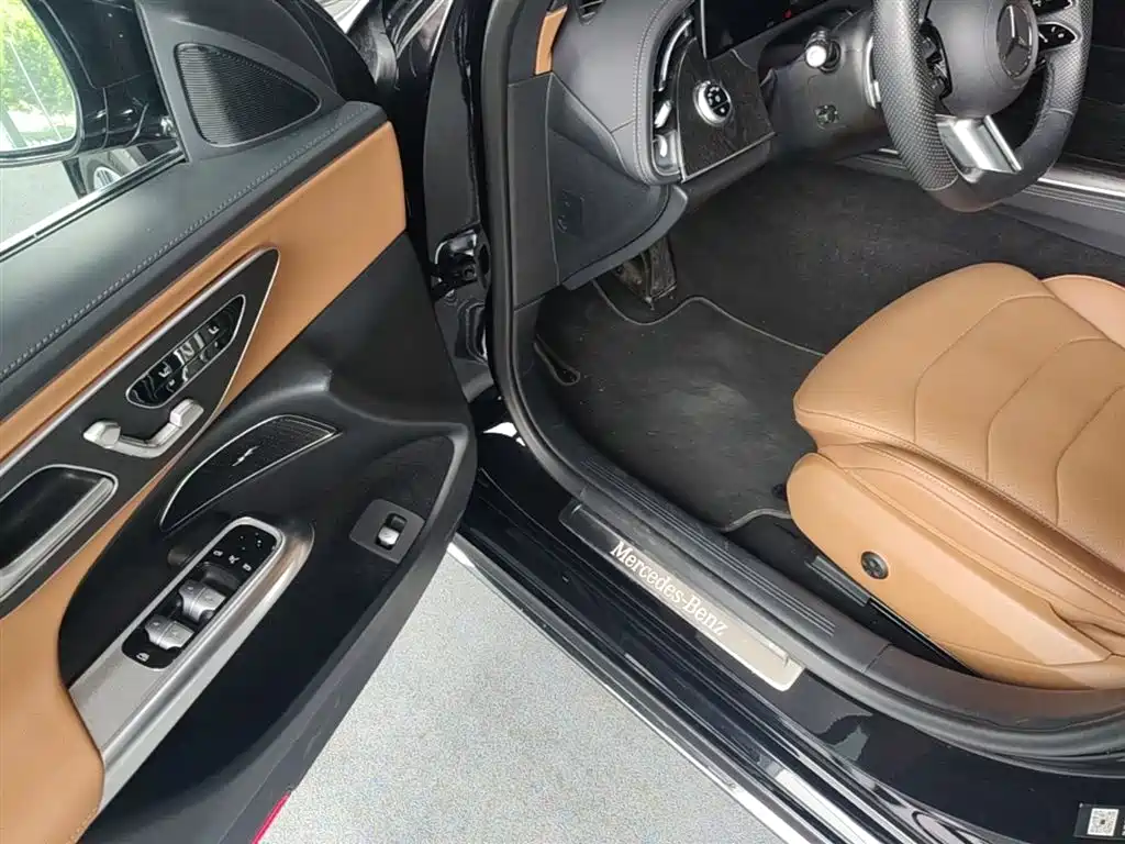 Mercedes-Benz E-Class 2024 — фото 16