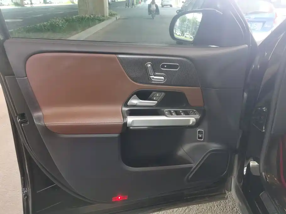 Mercedes-Benz GLB 2023