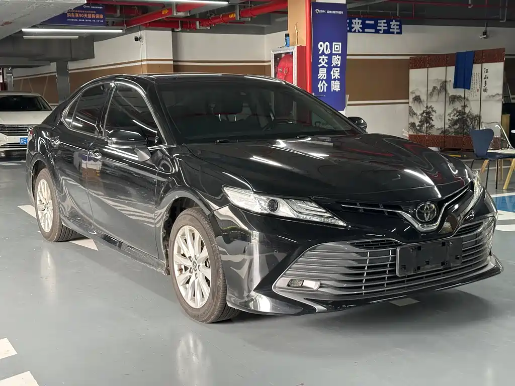 Toyota Camry 2019 — фото 3