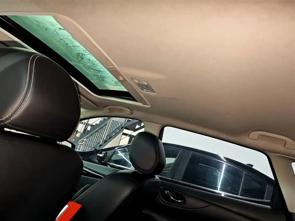 Nissan Tiida 2017 — фото 18