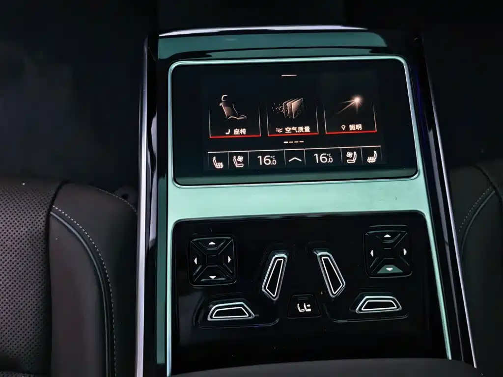 Audi A8 2025 — фото 16