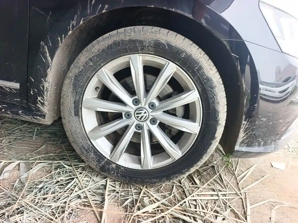 Volkswagen Passat 2017 — фото 14