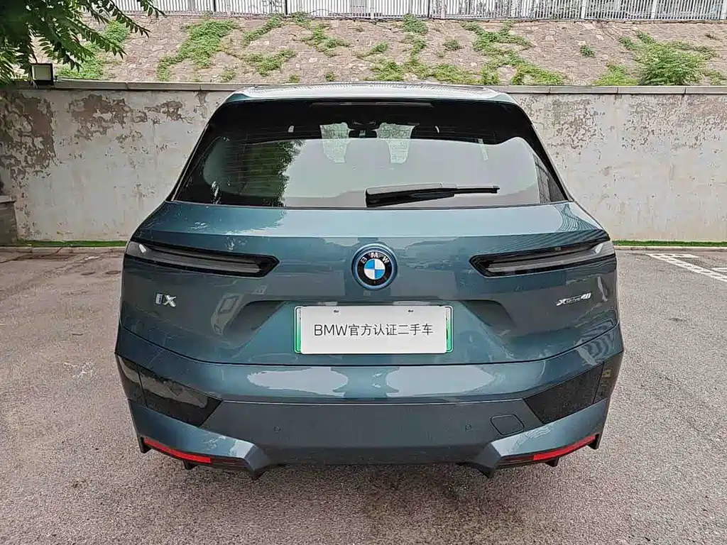 BMW iX 2025