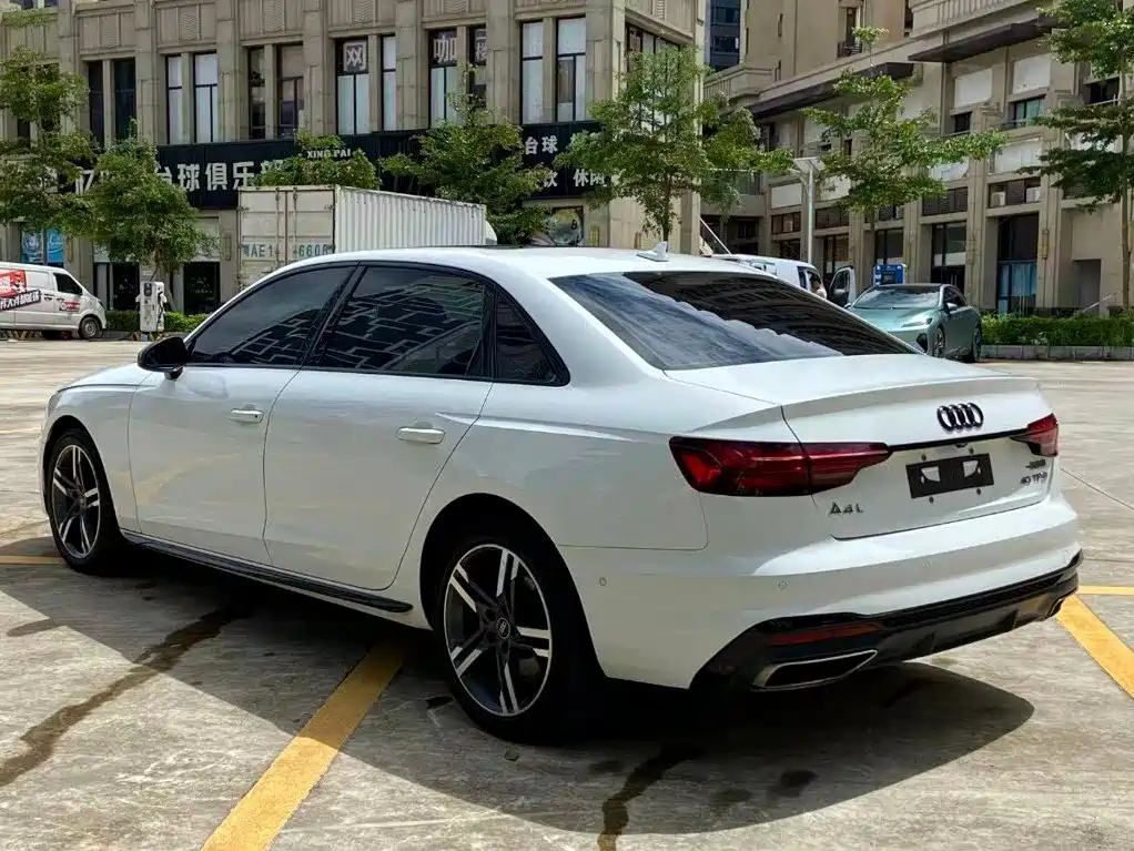 Audi A4L 2022 — фото 9