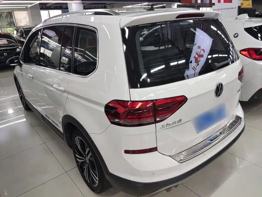 Volkswagen Touran 2018 — фото 22