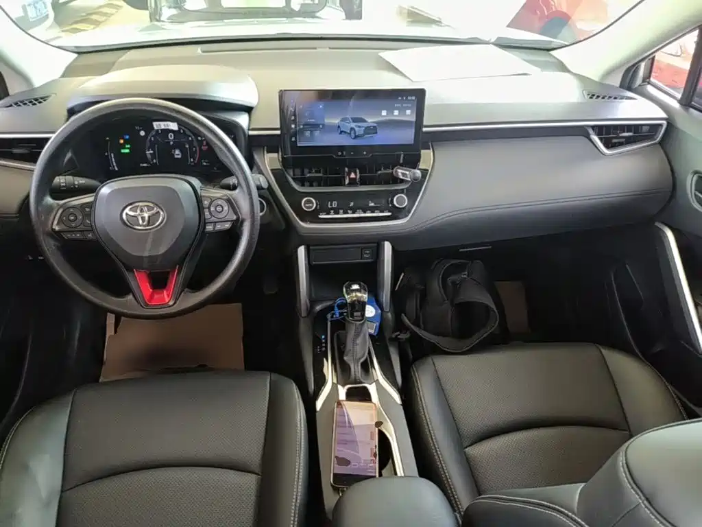 Toyota Corolla Cross 2023 — фото 10